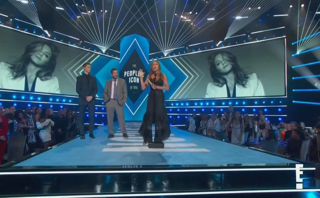 Jennifer Aniston Steals The Show In Jaw Dropping Dress At